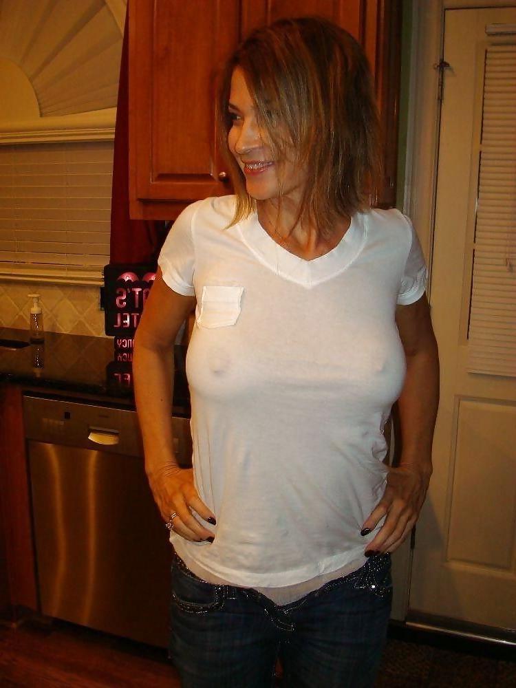 25P Poking nipples (3)