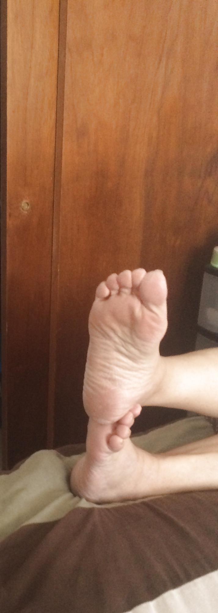 4P Asian mature feet and soles (JOM) 