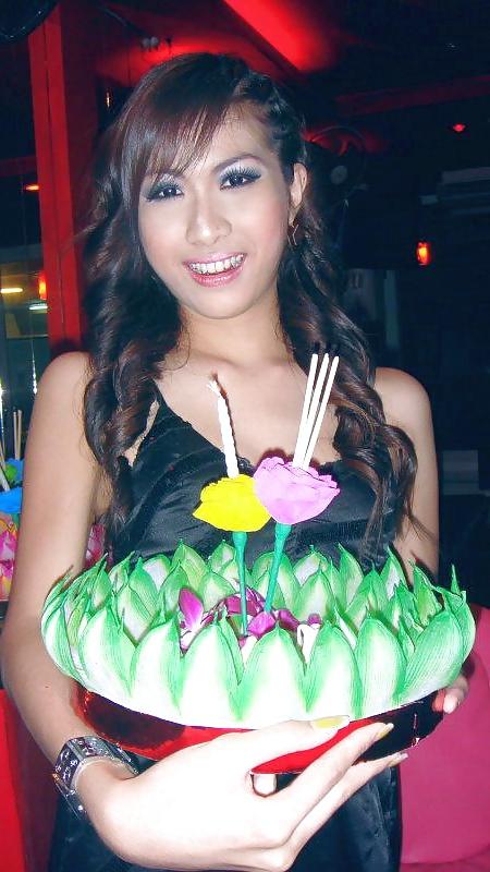 19P Bangkok Ladyboy Bell