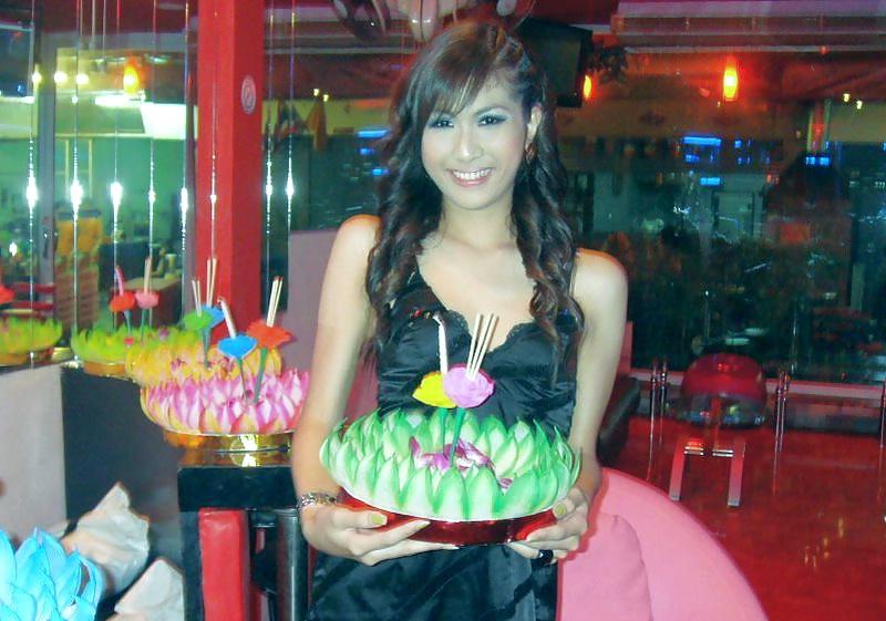 19P Bangkok Ladyboy Bell