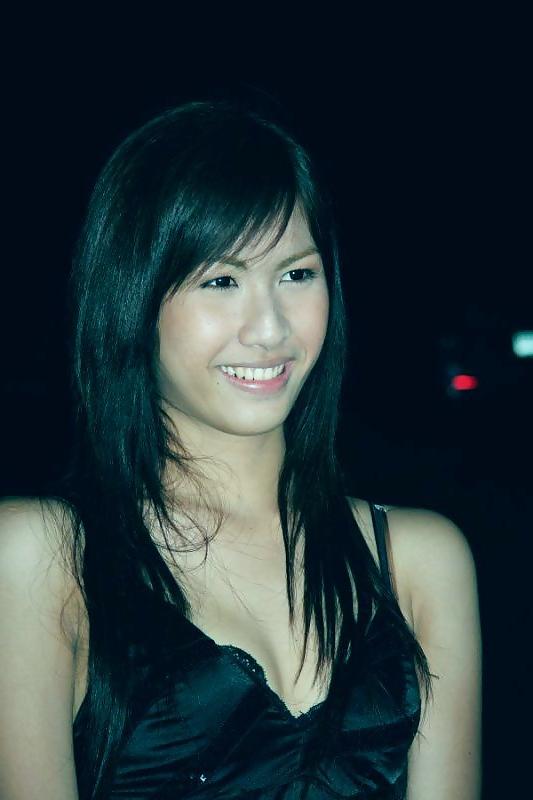 19P Bangkok Ladyboy Bell