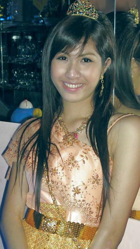 19P Bangkok Ladyboy Bell
