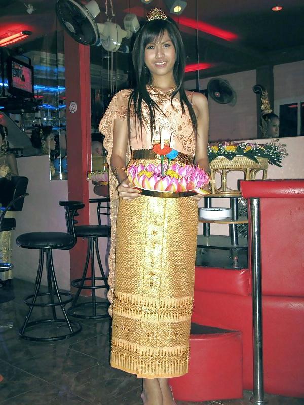 19P Bangkok Ladyboy Bell