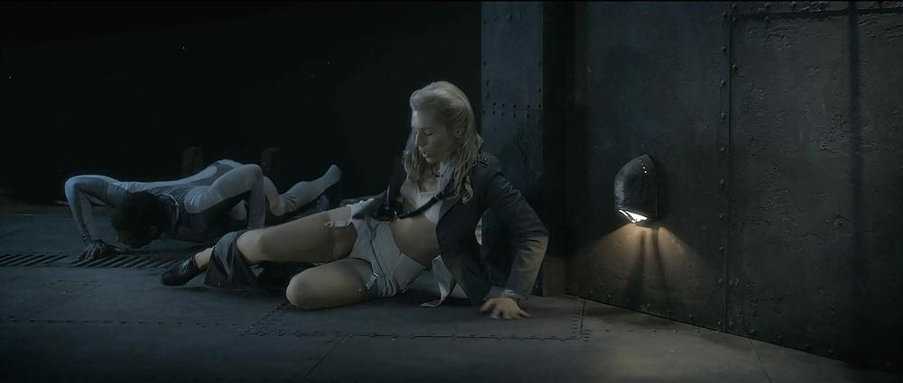 4P White panties movies-Julia Dietze in Iron Sky.