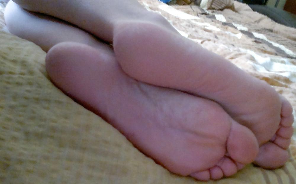6P Feet ow my wife - close up