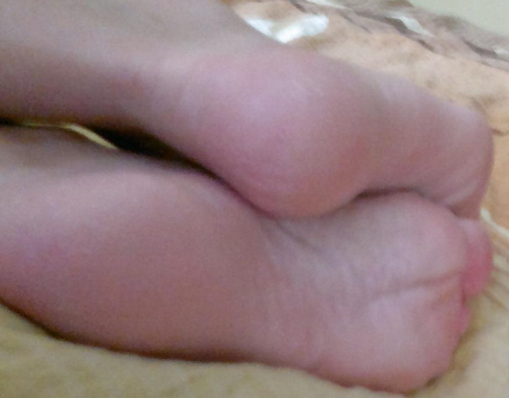 6P Feet ow my wife - close up