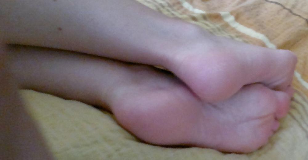 6P Feet ow my wife - close up
