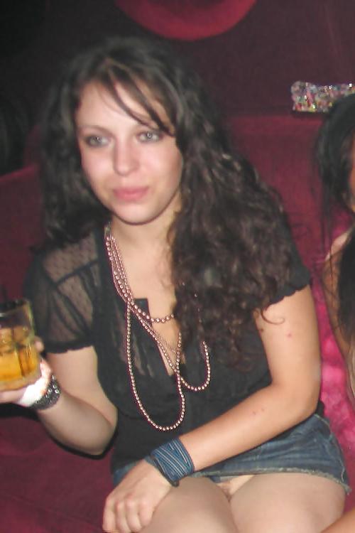 25P UPSKIRT NUDE