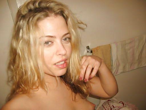8P Random blondie close-up