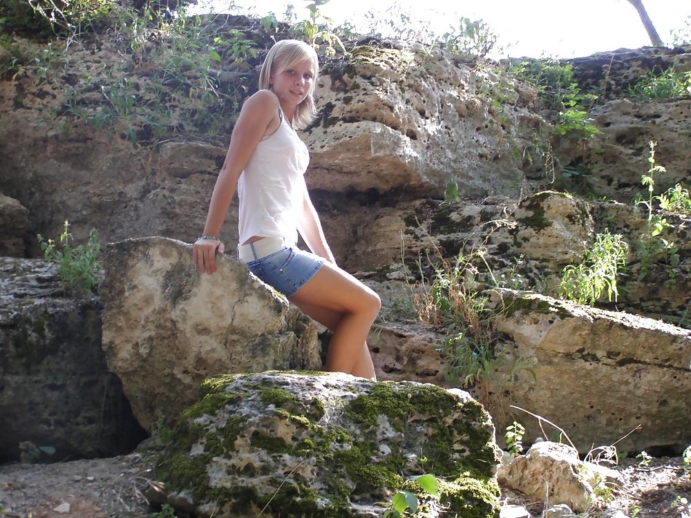 25P I walk in the woods without panties