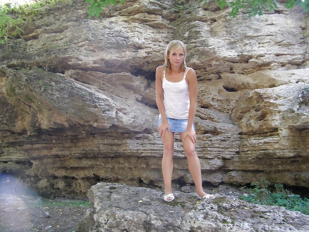 25P I walk in the woods without panties