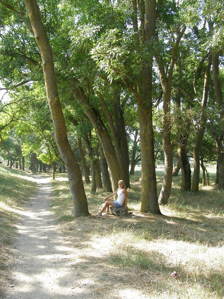 25P I walk in the woods without panties