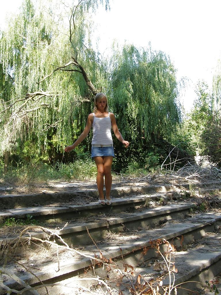25P I walk in the woods without panties