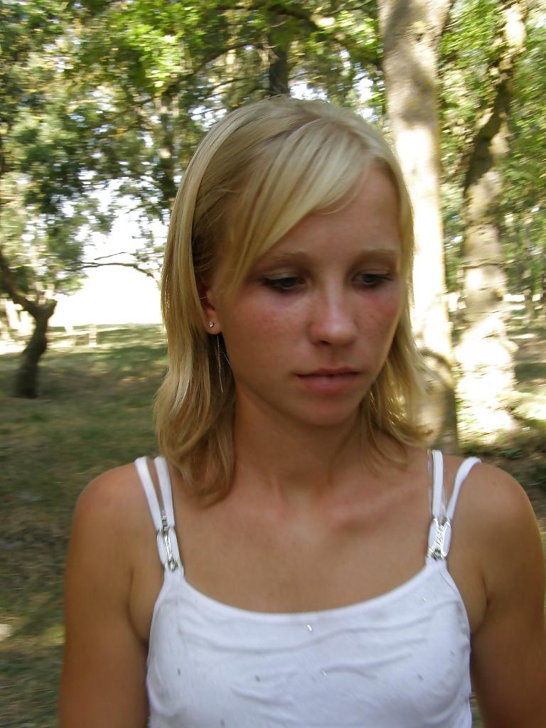 25P I walk in the woods without panties