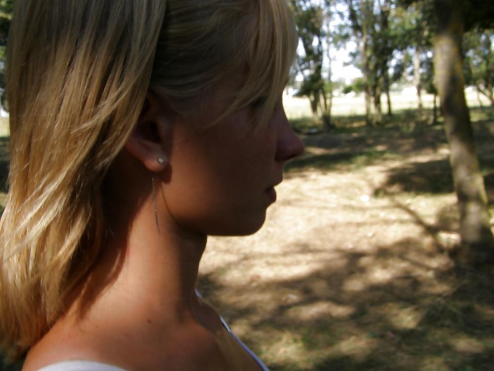 25P I walk in the woods without panties