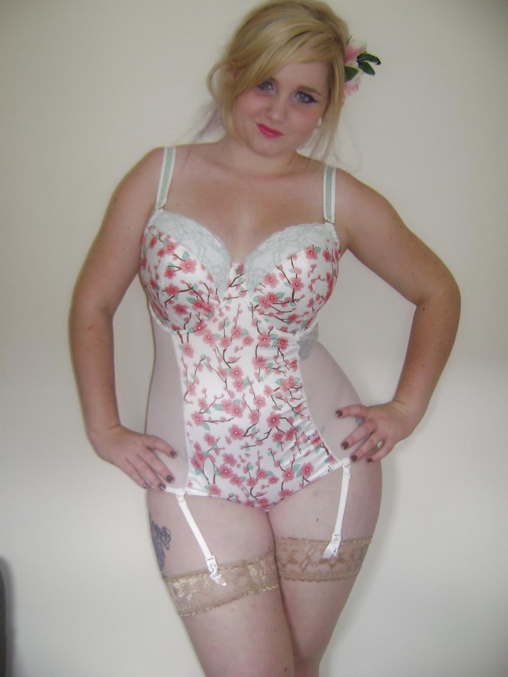 25P Sexy Models in their Lingerie