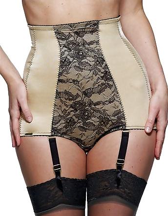25P Sexy Models in their Lingerie
