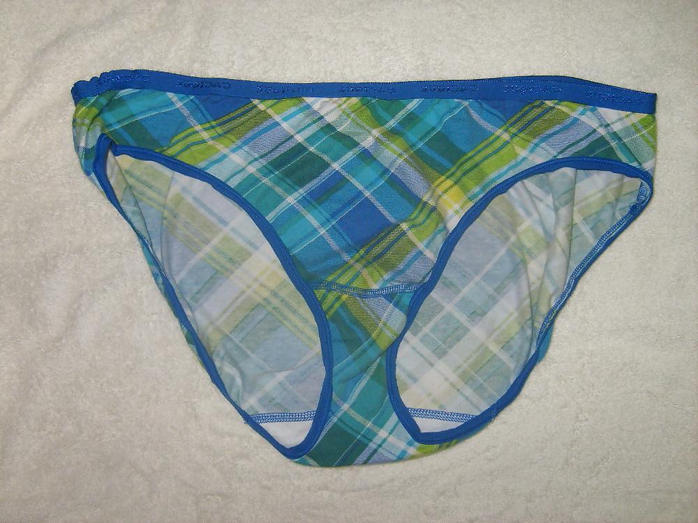 25P Wife's big butt in colorful panties. After pussy stains
