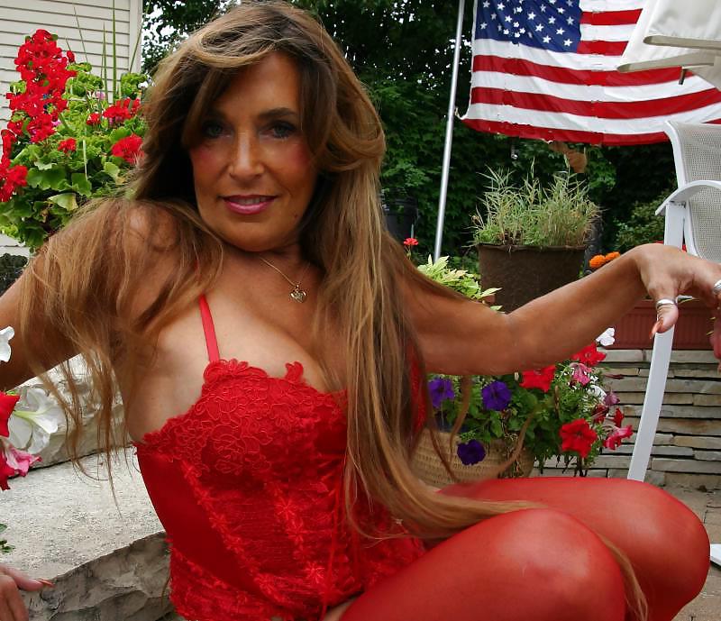 25P Mature Lady Belle 1