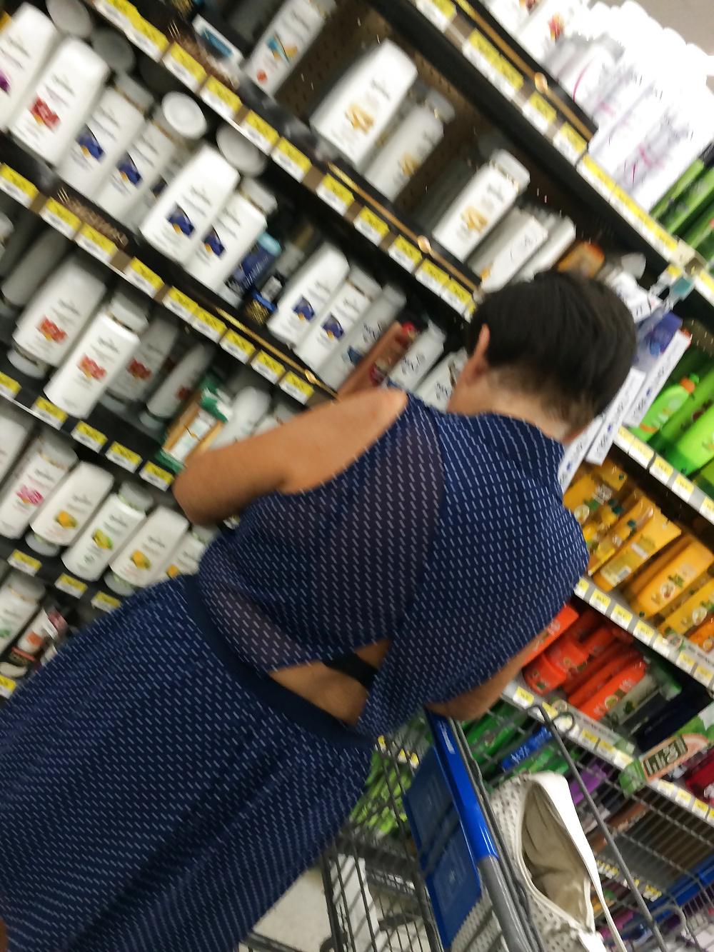 25P Granny Upskirts