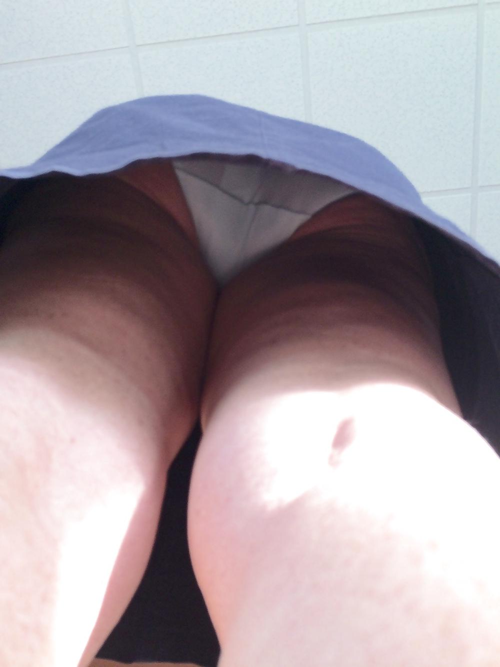 25P Granny Upskirts