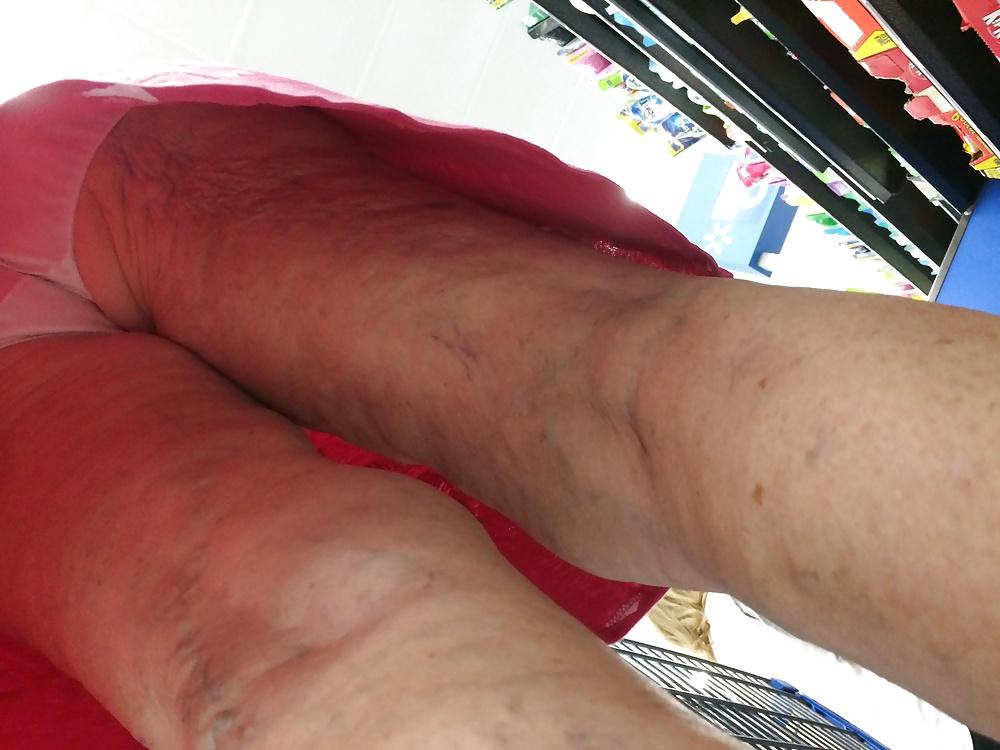 25P Granny Upskirts