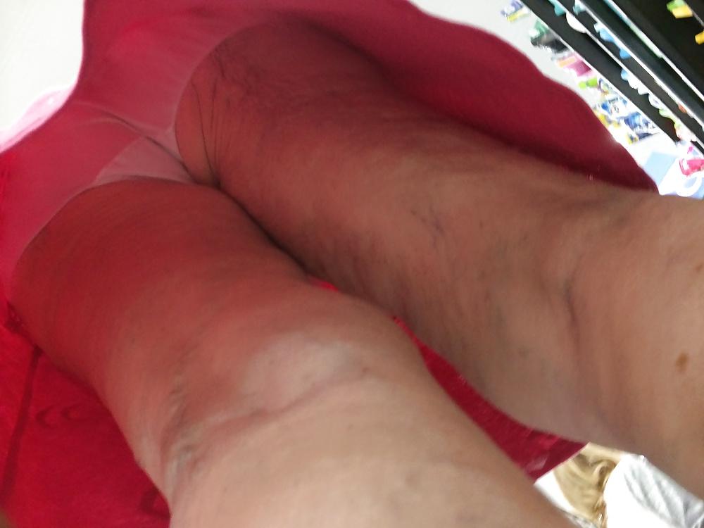 25P Granny Upskirts