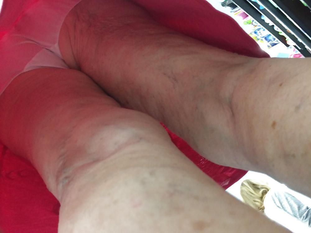25P Granny Upskirts