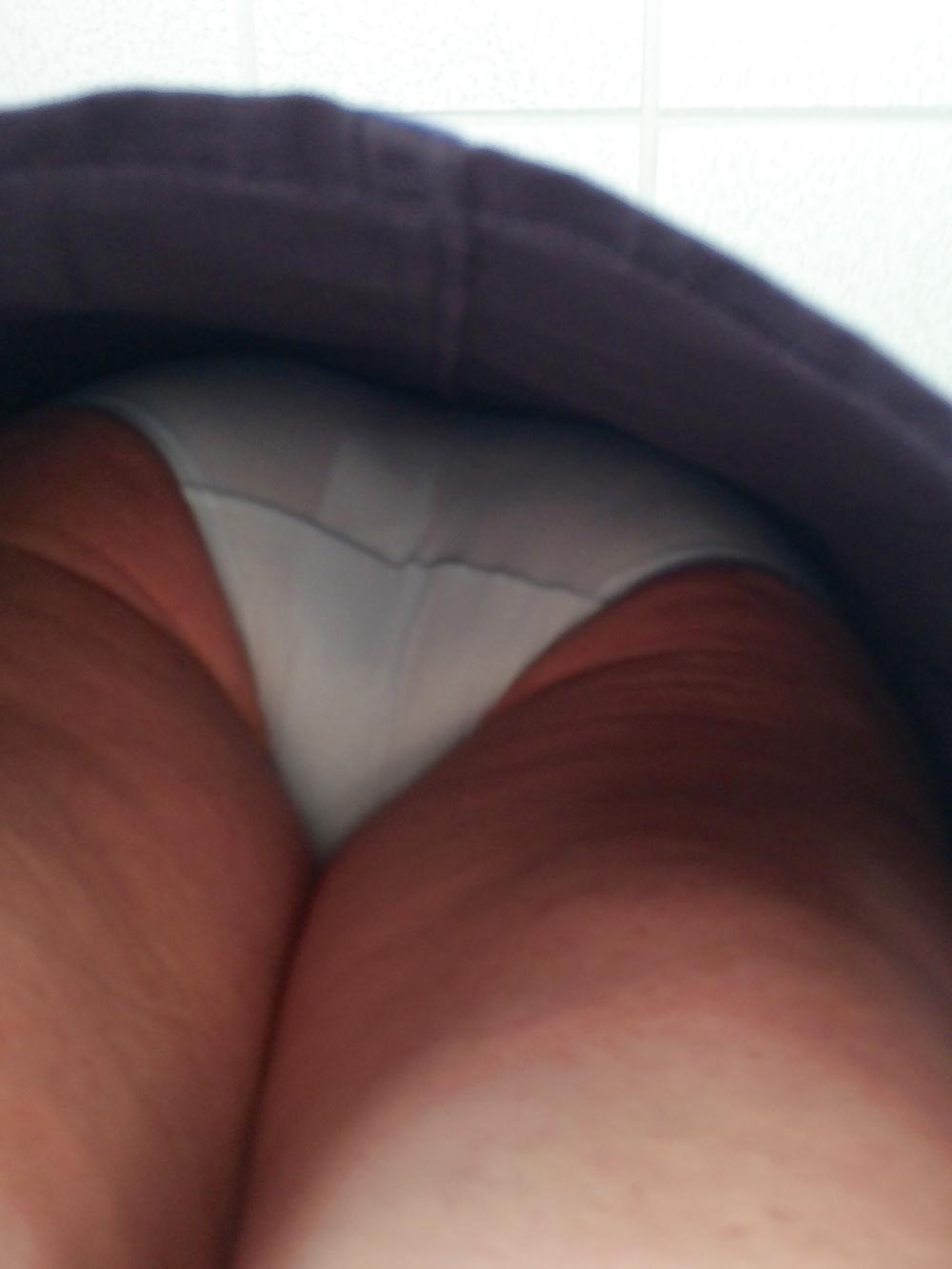 25P Granny Upskirts