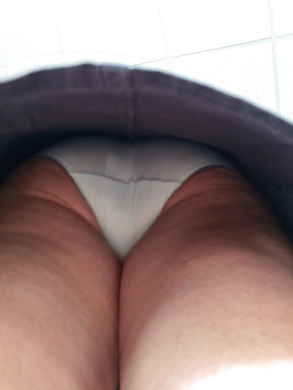 25P Granny Upskirts
