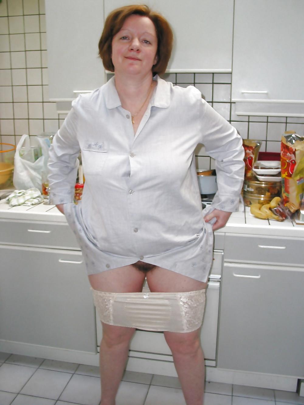 20P Older women naked 2.