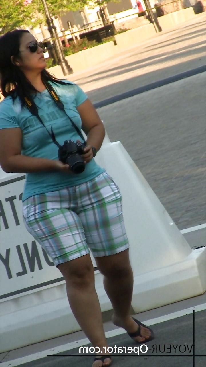 20P Big butt candid (VOYEUR-Operator) 