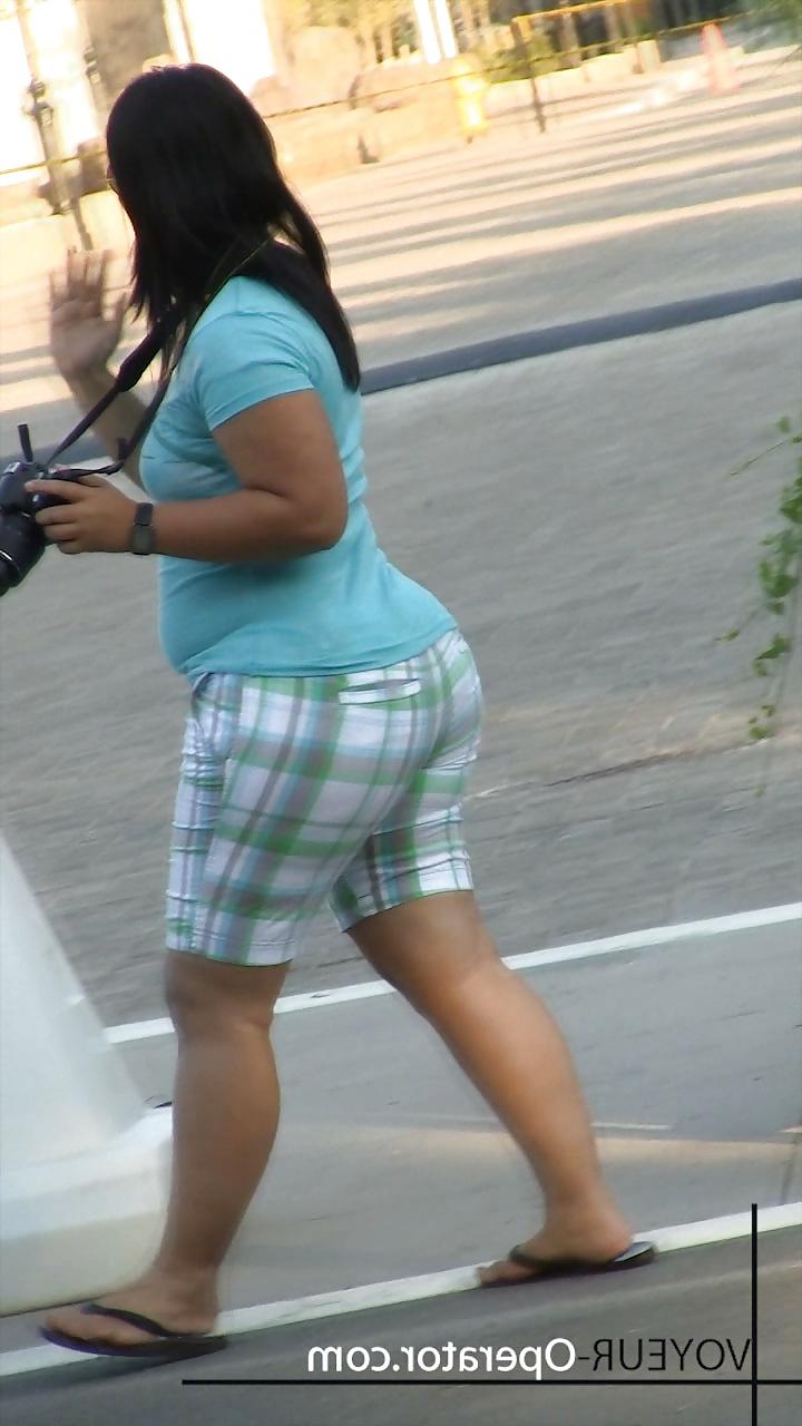 20P Big butt candid (VOYEUR-Operator) 