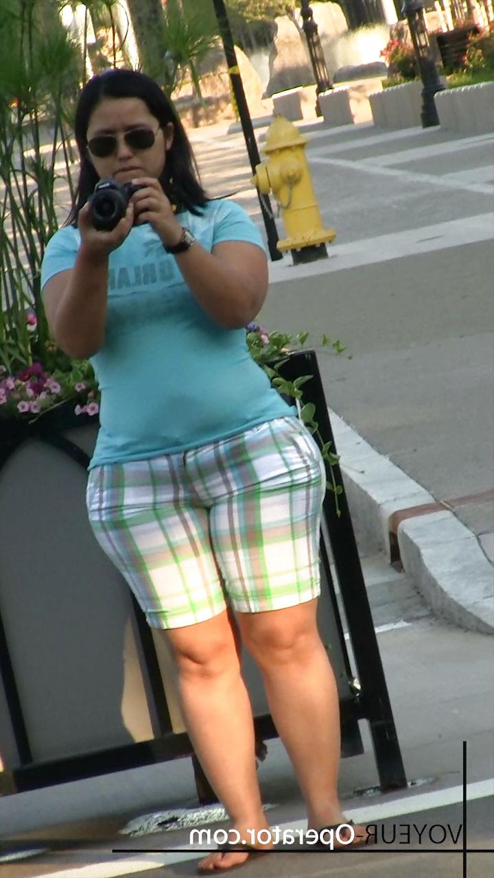 20P Big butt candid (VOYEUR-Operator) 