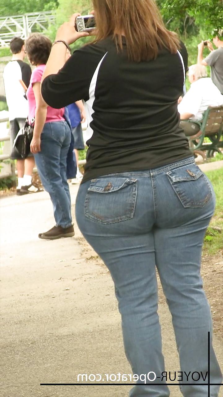 20P Big butt candid (VOYEUR-Operator) 