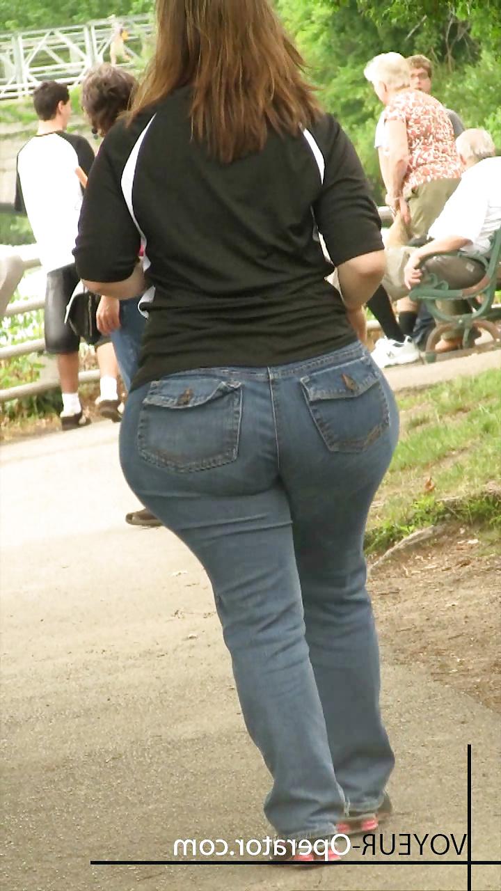 20P Big butt candid (VOYEUR-Operator) 