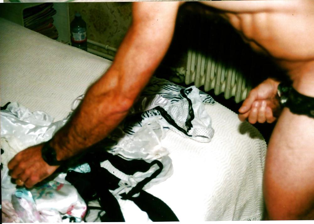 16P La visite d'un voyeur aux dessous de ma femme 1