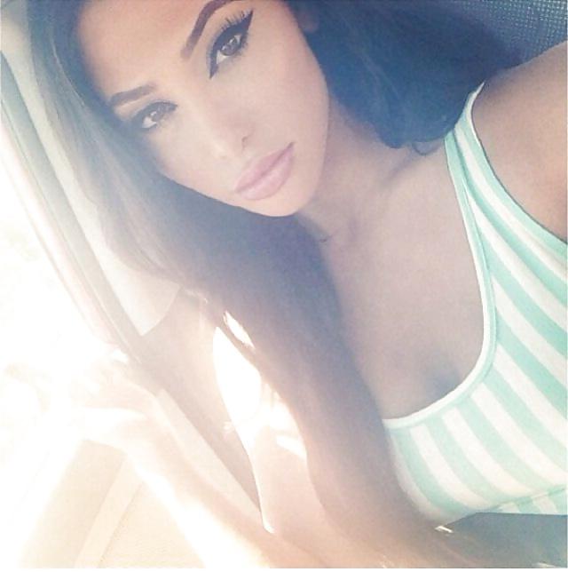 25P Brunette Hotties