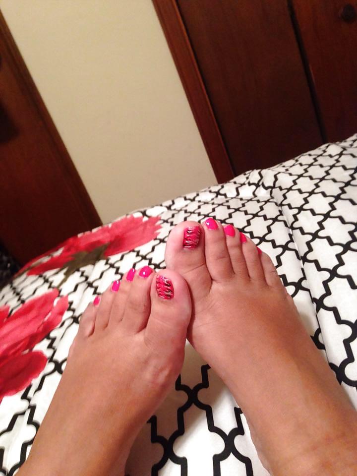 8P Thai (Asian) Woman Sexy Toes I Met Offline