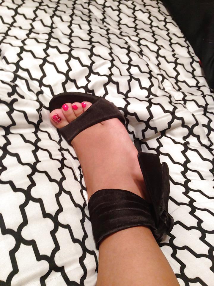 8P Thai (Asian) Woman Sexy Toes I Met Offline