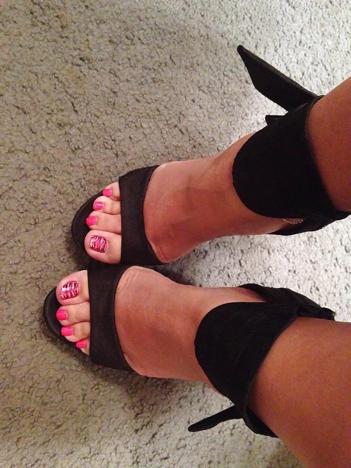 8P Thai (Asian) Woman Sexy Toes I Met Offline