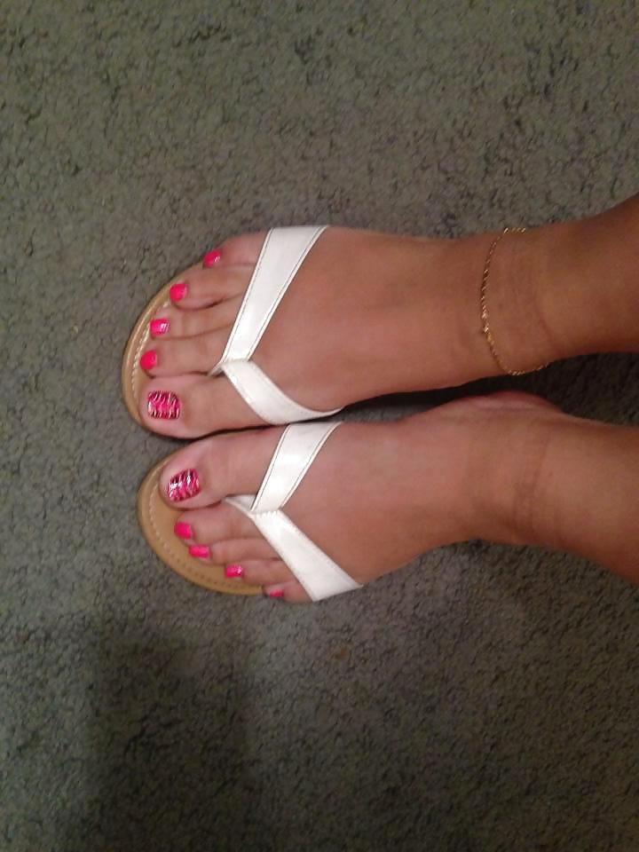8P Thai (Asian) Woman Sexy Toes I Met Offline