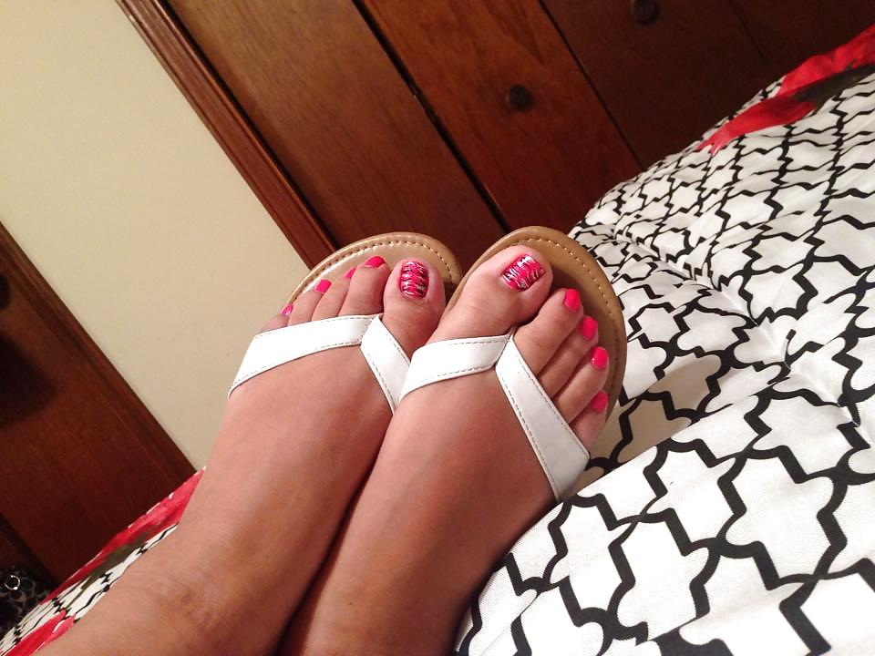 8P Thai (Asian) Woman Sexy Toes I Met Offline