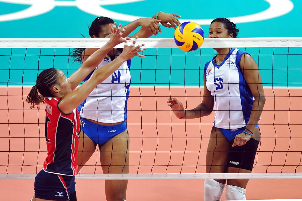 20P Venezuelan Hot Volleybal Chicks