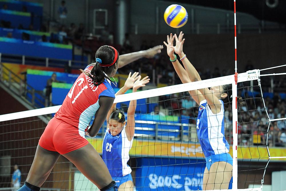 20P Venezuelan Hot Volleybal Chicks