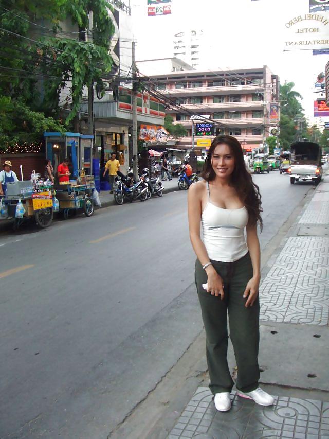 24P Filipino Ladyboy Josie - non nude pics
