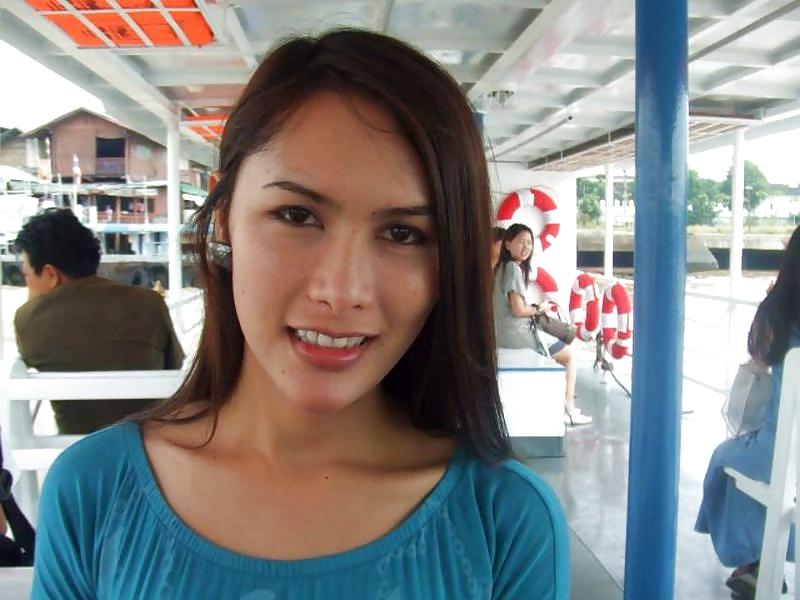 24P Filipino Ladyboy Josie - non nude pics