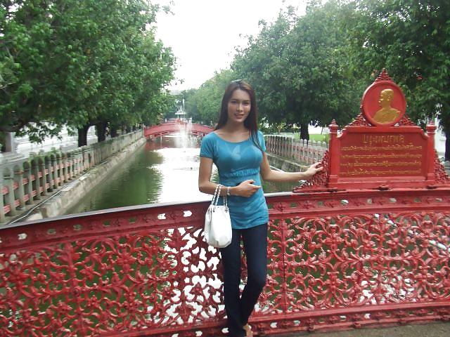 24P Filipino Ladyboy Josie - non nude pics