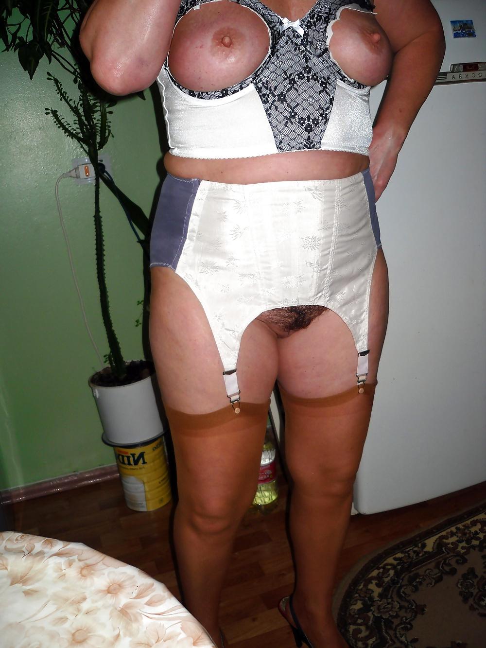 23P Pushuna's riped granny panty and pizda begining