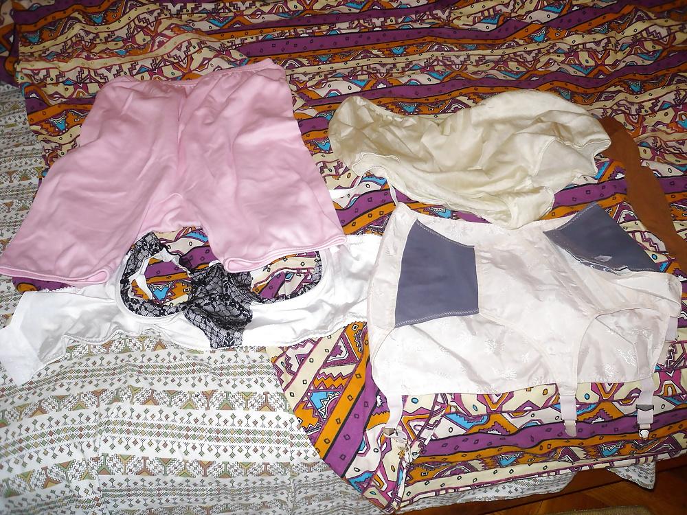 23P Pushuna's riped granny panty and pizda begining